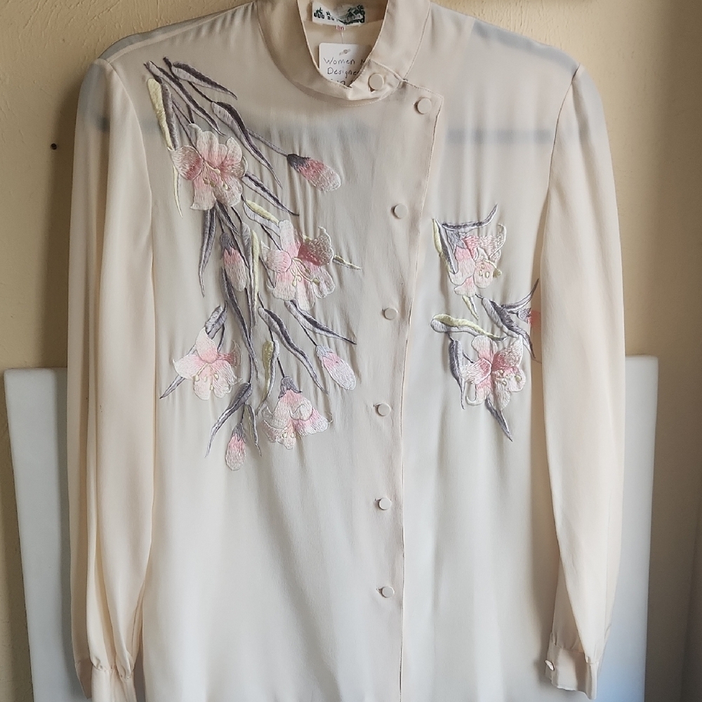 100% Silk Hand Embroidered Vintage Blouse - Picture 7 of 7